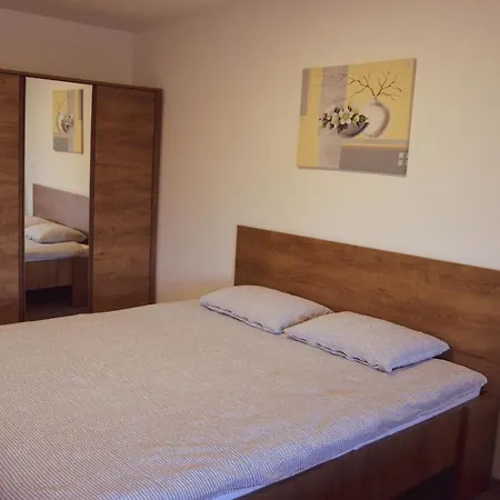 Apartmaji Aida *